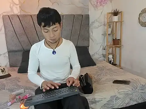 Show modela Brian_77_ na web-kameri