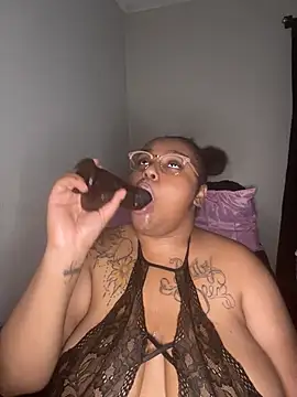Mzkreamz512 Adlı Modelin Canlı XXX Sohbeti
