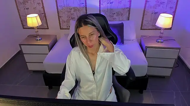 Chat +18 de ania_rummage ao vivo