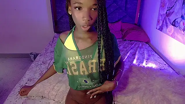 Pokazy przed kamerką – Little_ebonyx