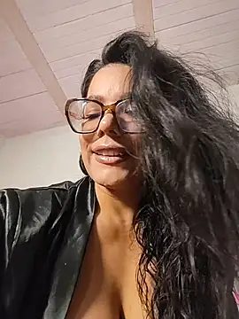Catha-n Live XXX chat