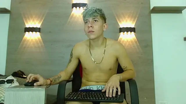 Gaeliitto Adlı Modelin Web Kamerası Şovu