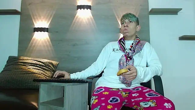 Gaeliitto Adlı Modelin Web Kamerası Şovu