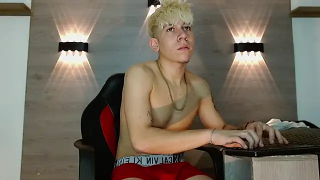 Gaeliitto's Live XXX Chat