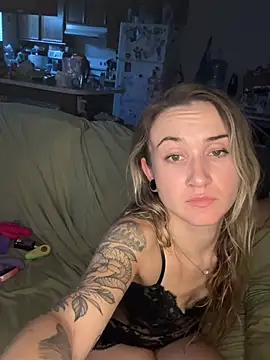 Pokazy przed kamerką – tattedxxxmami