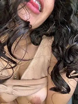 OhMySelenyx3 Adlı Modelin Canlı XXX Sohbeti
