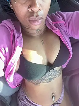 Yellaaababyy Chat XXX in diretta
