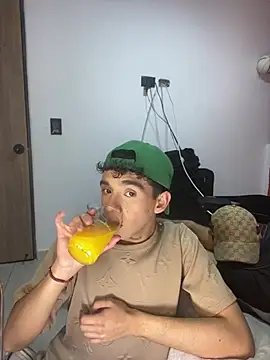 Moises_yoskingg webcam show