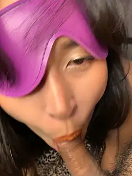 MikaRoseX Pertunjukan Webcam