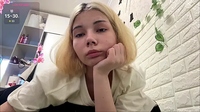 VersieWoodal's Live XXX Chat