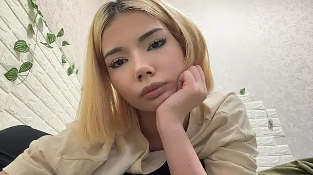 VersieWoodal Adlı Modelin Canlı XXX Sohbeti