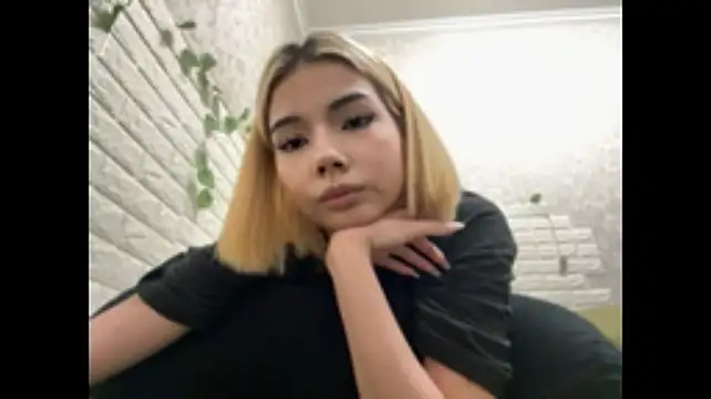 VersieWoodal's Live XXX Chat