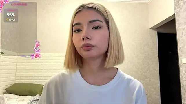 VersieWoodal Adlı Modelin Canlı XXX Sohbeti