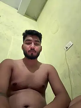 הופעת וובקאם של hornyAadii