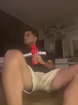 Show modela 1000pordia na web-kameri
