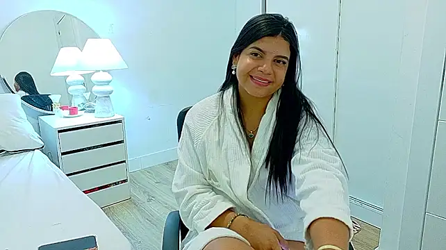 MiaSweet777 Show in webcam