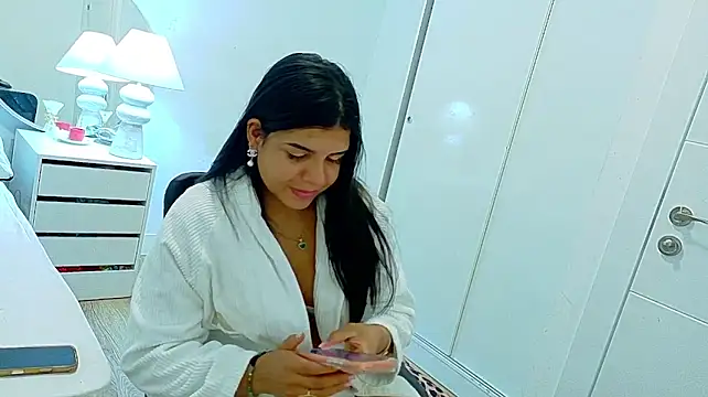 MiaSweet777 Show in webcam
