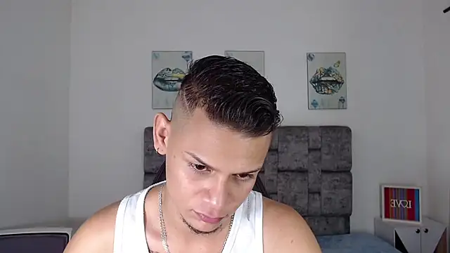axcel_boy_: διαδικτυακό σόου στην κάμερα
