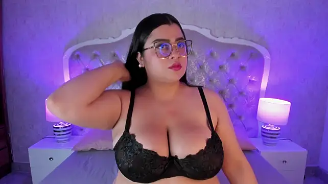 EmiliBoobss Adlı Modelin Web Kamerası Şovu