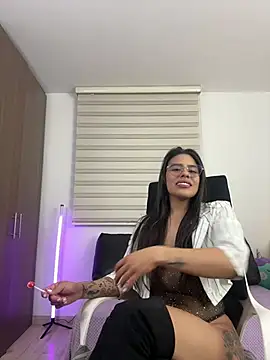 แชท XXX สดของ Alessia-Ferrer