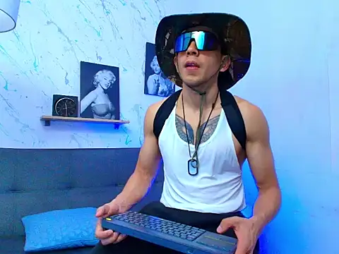 ragnar_valkor – webcam-show