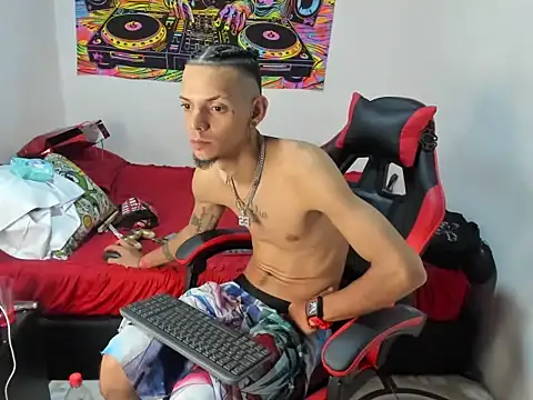 Show modela Douglas_Gallegos1 na web-kameri
