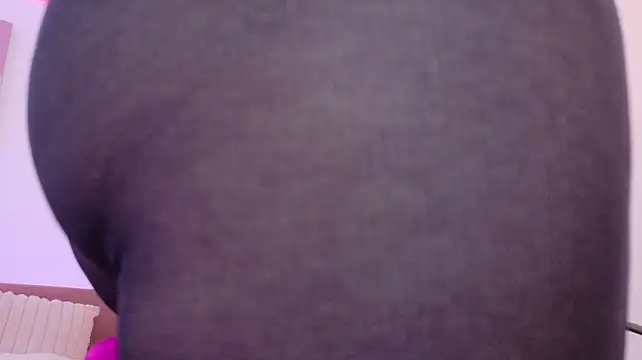 milu_razzo's Live XXX Chat