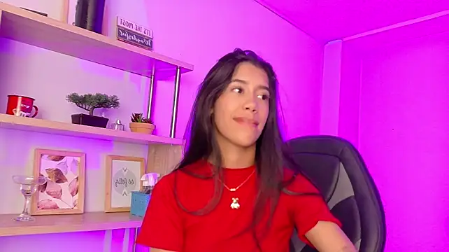 EmmiShery Adlı Modelin Canlı XXX Sohbeti