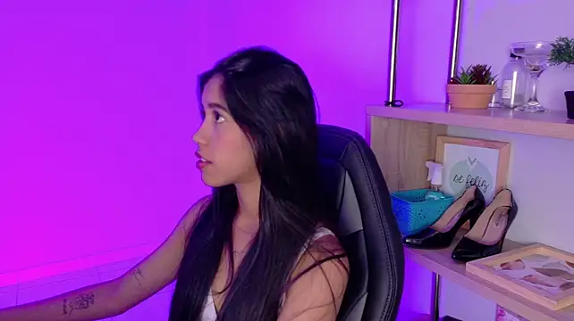 EmmiShery's Live XXX Chat
