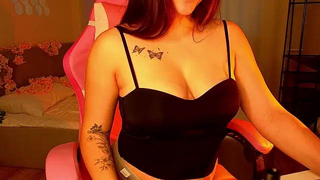 JuliaShyy's Live XXX Chat
