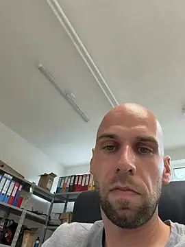 Oliver_outside: διαδικτυακό σόου στην κάμερα