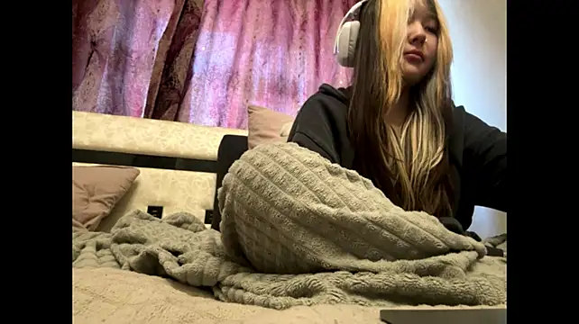 WillenaNecessary Chat XXX in diretta