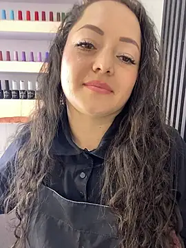Nails_Lucian Webbikameraesitys