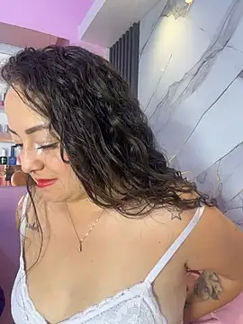 Chat +18 de Nails_Lucia ao vivo