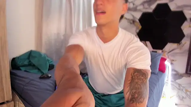 Goldendesirexx__ 网络视讯表演