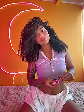 צ'אט XXX בשידור חי של Morenayaa