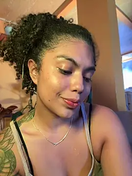 Morenayaa Chat XXX in diretta