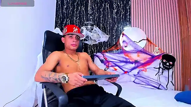 Show modela Damian-Lux na web-kameri