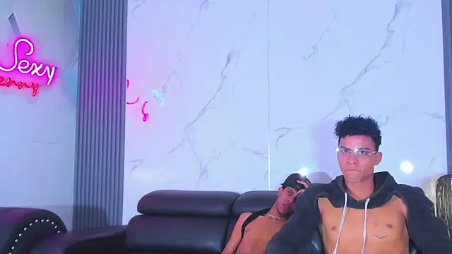 Webkamerová show Xxx_hot23cm