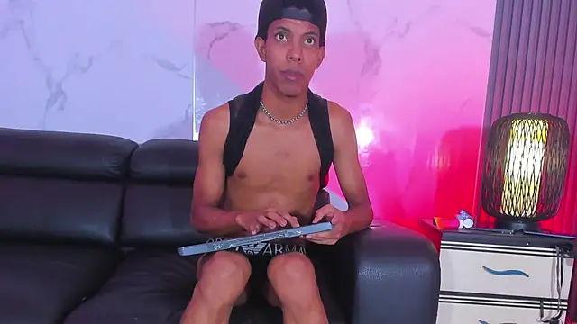 Show modela Xxx_hot23cm na web-kameri