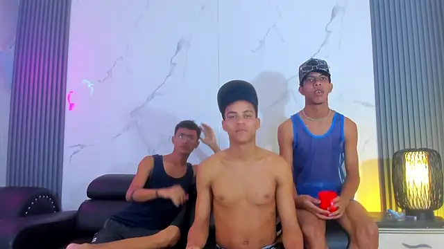 Xxx_hot23cm 网络视讯表演