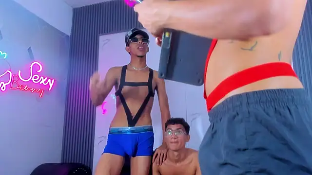 הופעת וובקאם של Xxx_hot23cm