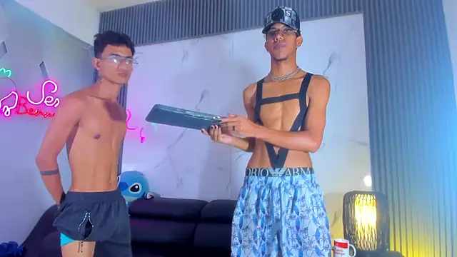 Xxx_hot23cm Шоу с уебкамера