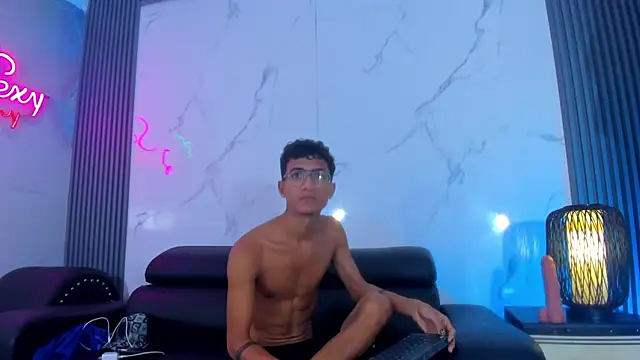 הופעת וובקאם של Xxx_hot23cm