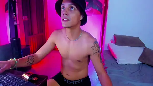 Neska8 webcam show