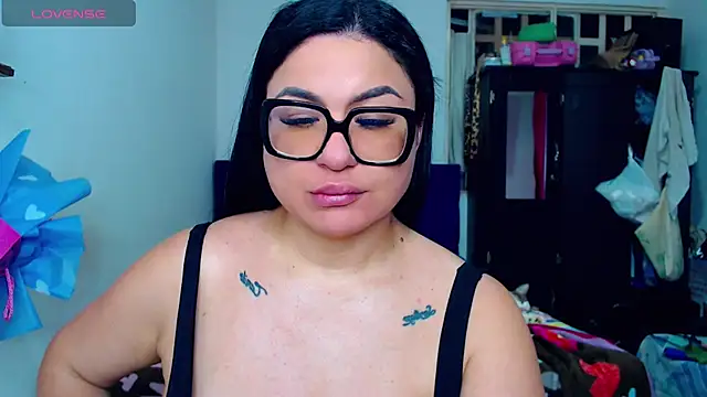 curvy_mature webcam show