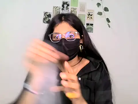הופעת וובקאם של SANA_BABY_