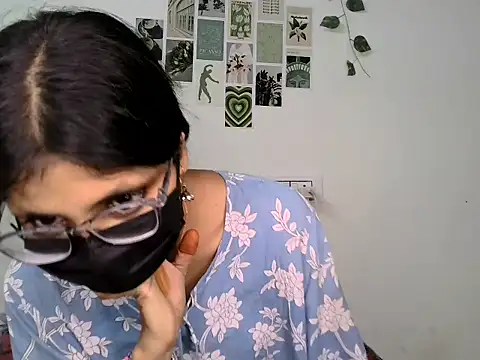 Pertunjukan Kamera Web SANA_BABY_