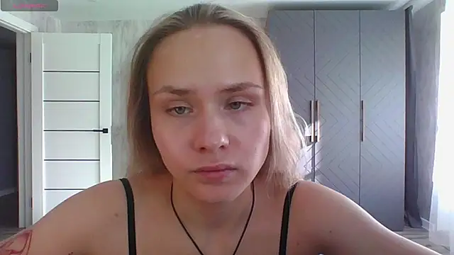 Show modela Annie_Cohn na web-kameri