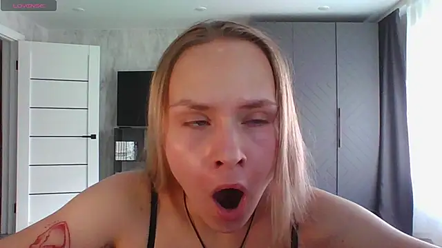 XXX chat uživo modela Annie_Cohn